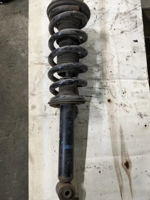 Амортизатор передний Mitsubishi Pajero Iv (2006-2019) 2012 4062A024 3.2 D 4M41