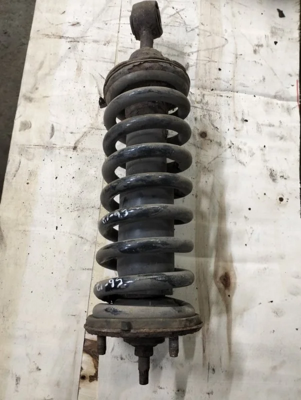 Амортизатор передний левый Nissan Navara (D40) 2004-2015 2007 56100EB37E 2.5 D YD25DDTI