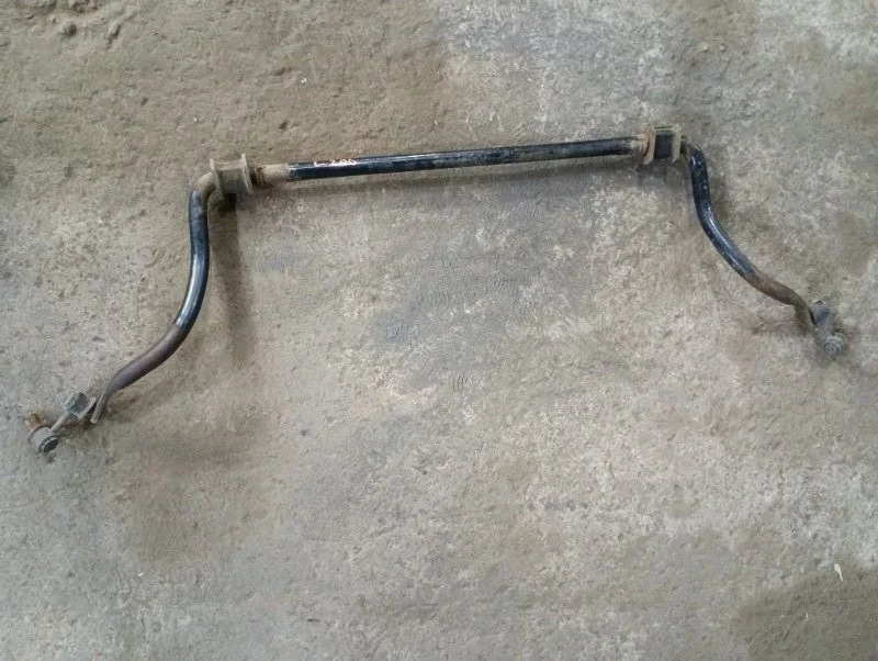 Стабилизатор подвески (поперечной устойчивости) передний Mitsubishi L200 (2006-2015) 2010 MR992307