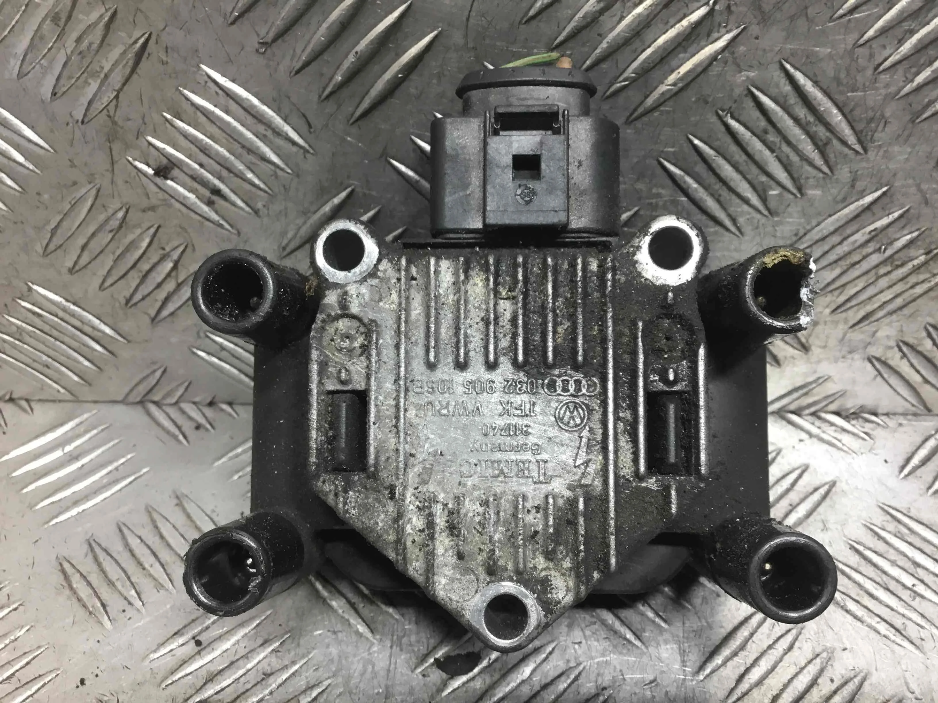 Катушка зажигания Volkswagen Golf 4 поколение (1997-2004) бензин 1.6 i Автомат Х/б