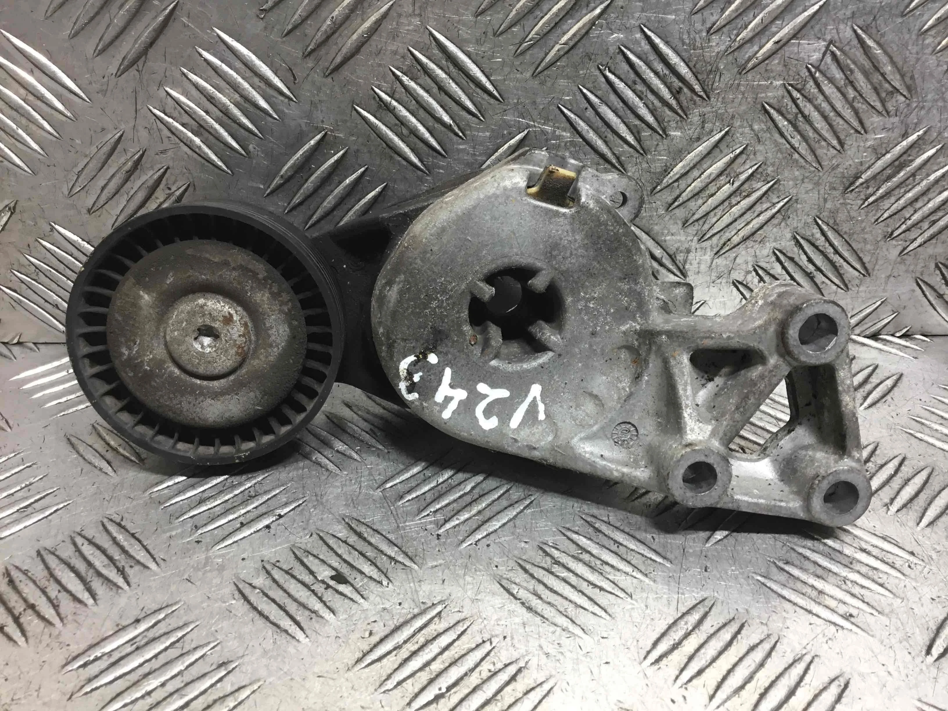 Натяжитель ремня генератора SEAT Toledo 2 поколение (1998-2004) бензин 1.6 i Механика Седан