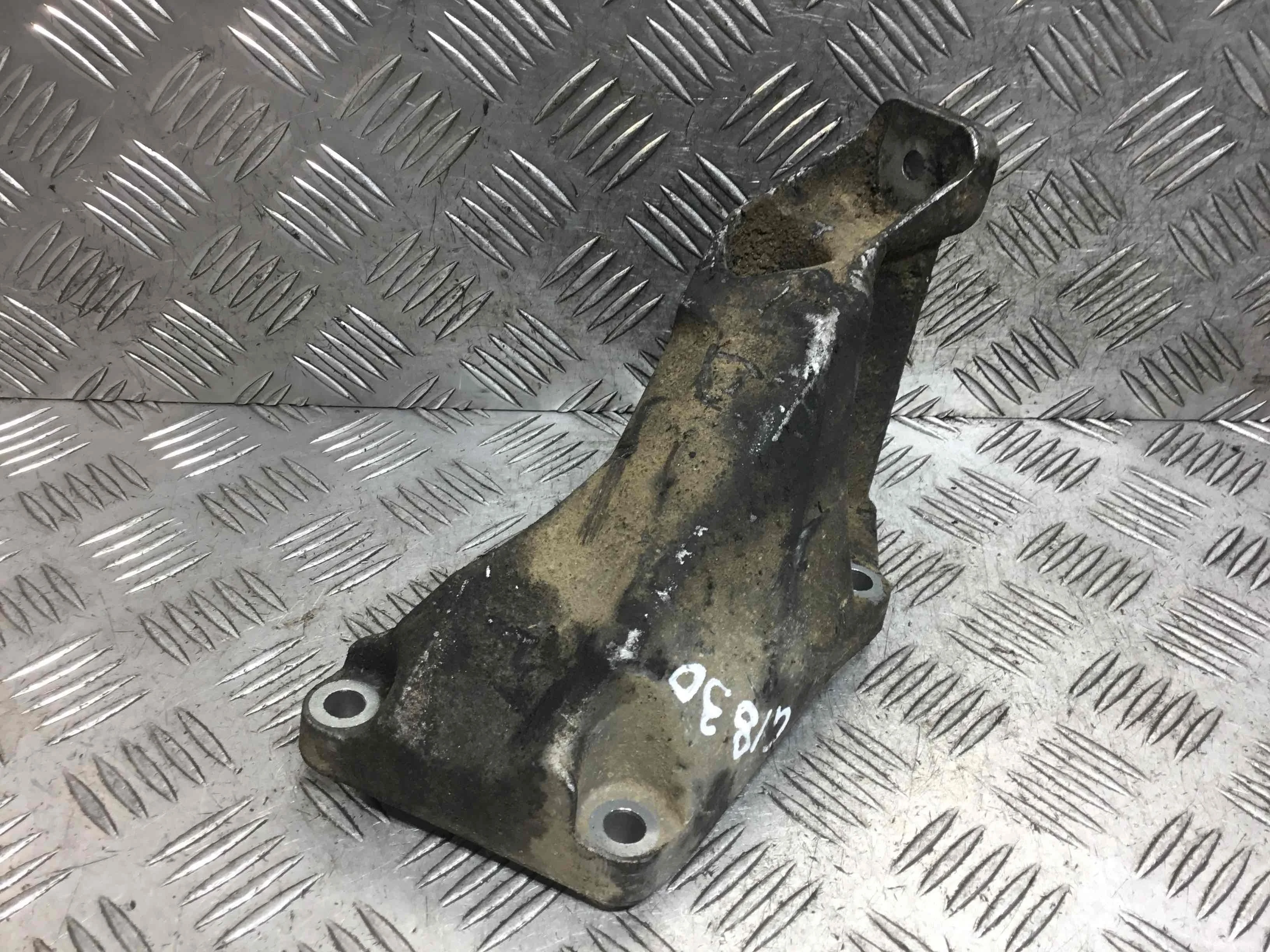 Кронштейн двигателя Volkswagen Passat B5+ [рестайлинг] (2000-2005) дизель 1.9 TDI Механика Универсал