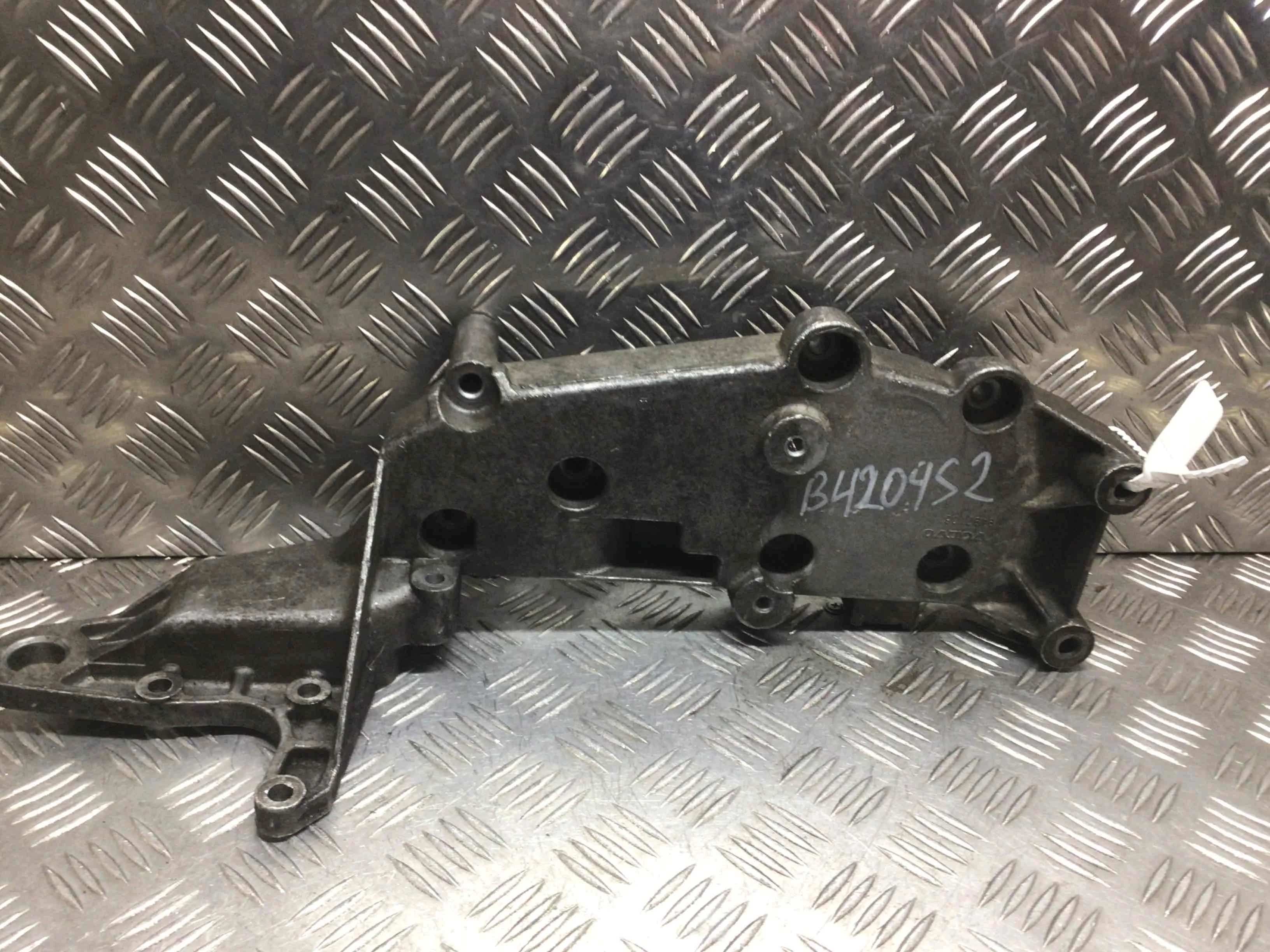 Кронштейн генератора Volvo S40 1 поколение [рестайлинг] (2000-2004) бензин 2.0 i Механика Универсал