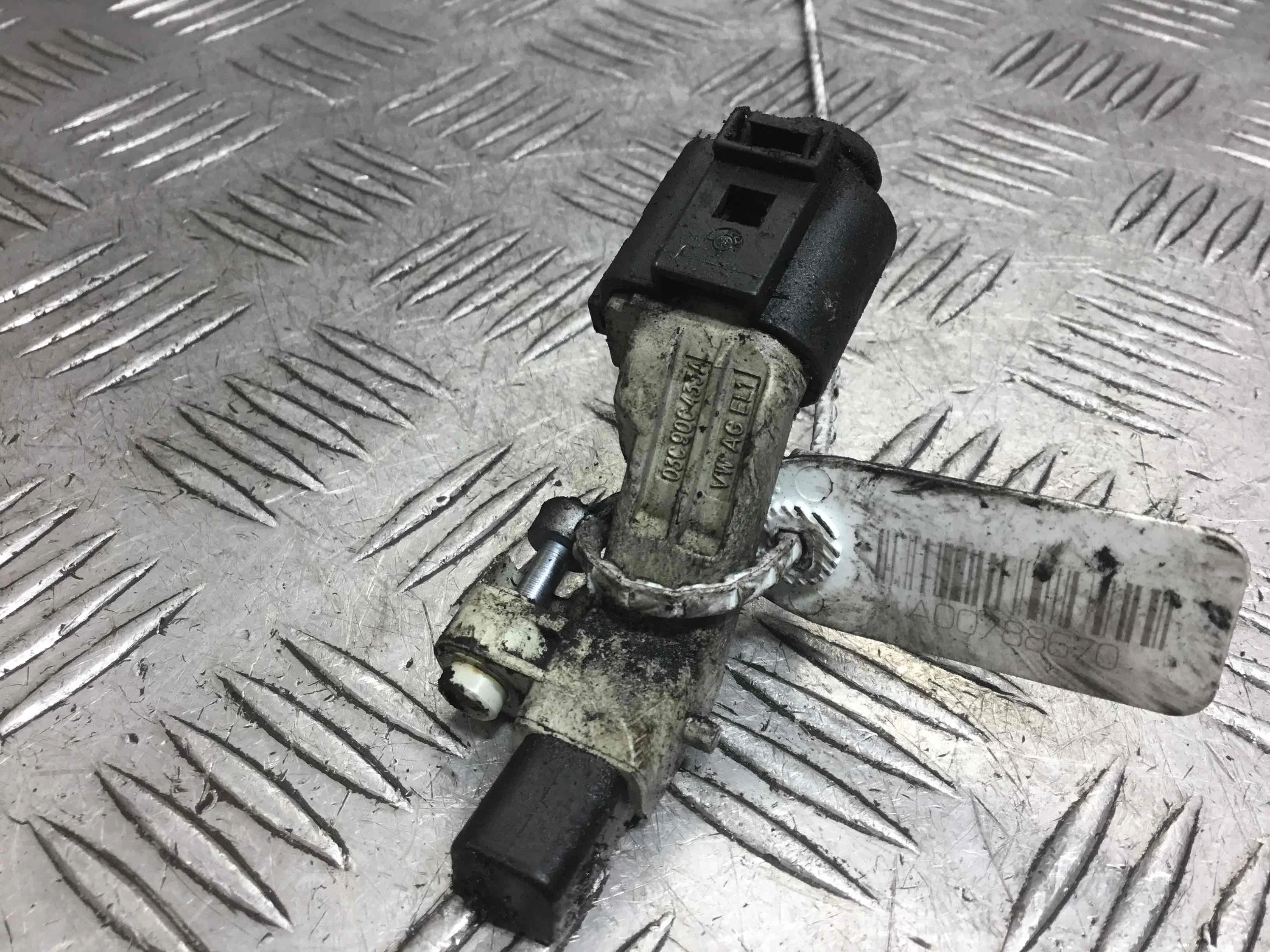 Датчик коленвала Volkswagen Golf 5 поколение (2004-2009) дизель 2.0 TDI DSG Х/б