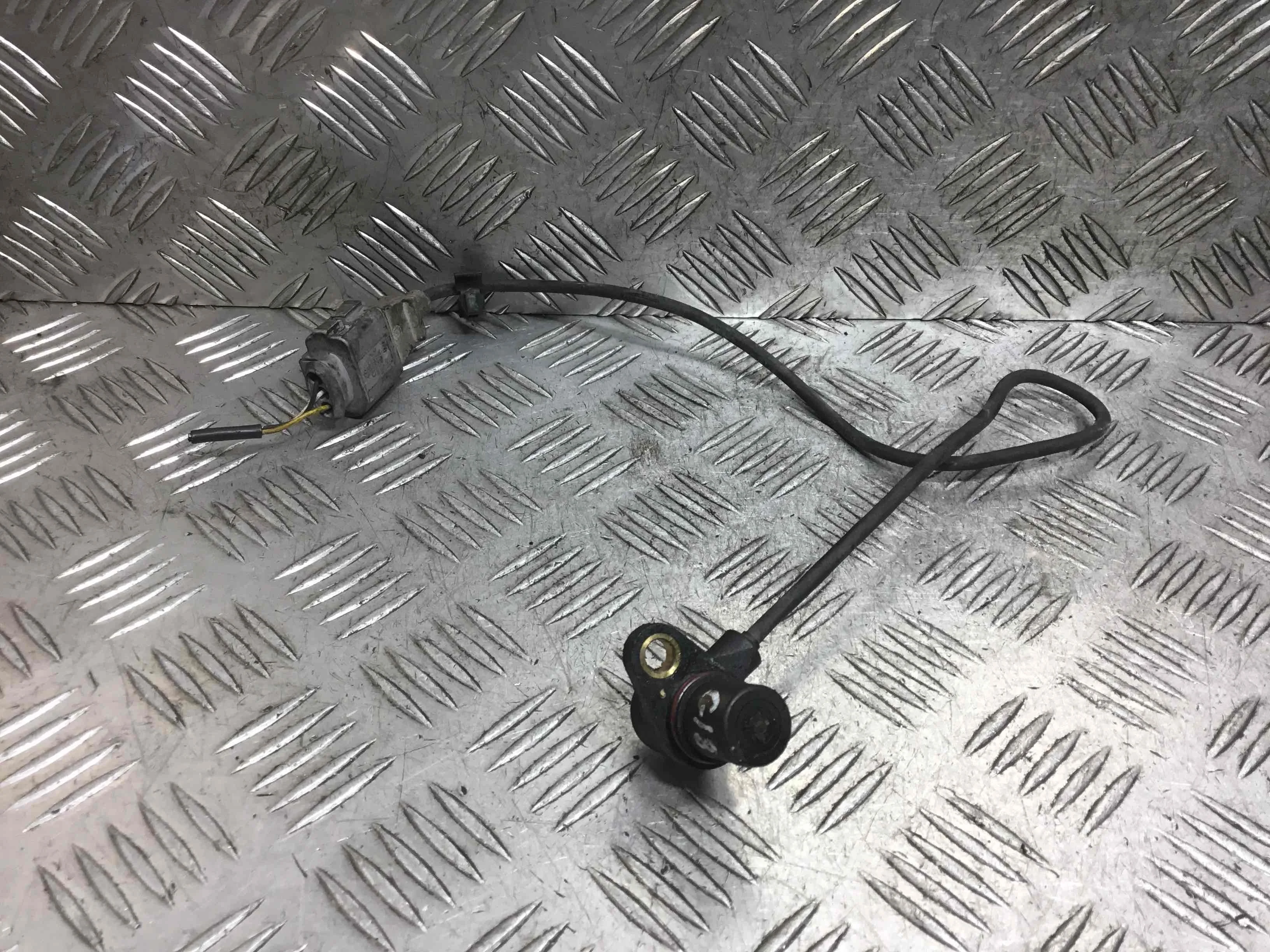 Датчик коленвала Volkswagen Golf 4 поколение (1997-2004) бензин 1.6 i Автомат Х/б