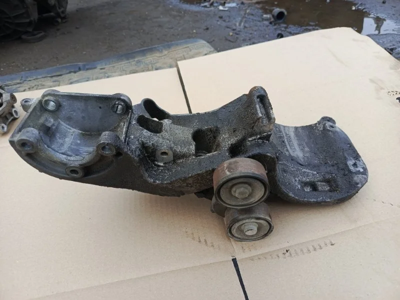 Кронштейн компрессора кондиционера Lada Largus 2017 688300724R УНИВЕРСАЛ K4M