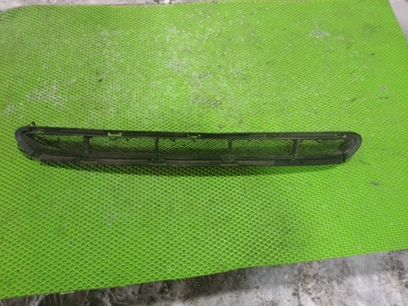 Решетка в бампер Kia Sorento 2 2013 865222P500 УНИВЕРСАЛ G4KE