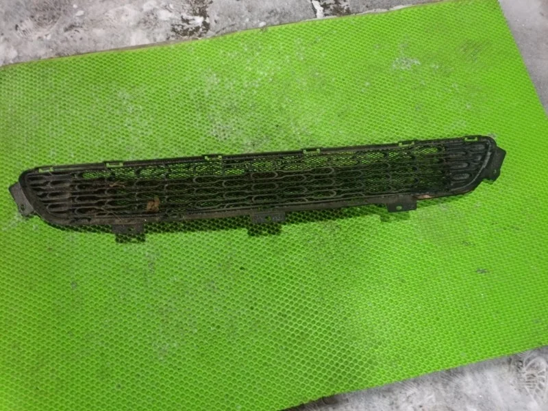 Решетка в бампер Kia Sorento 2 2013 865622P500 УНИВЕРСАЛ G4KE