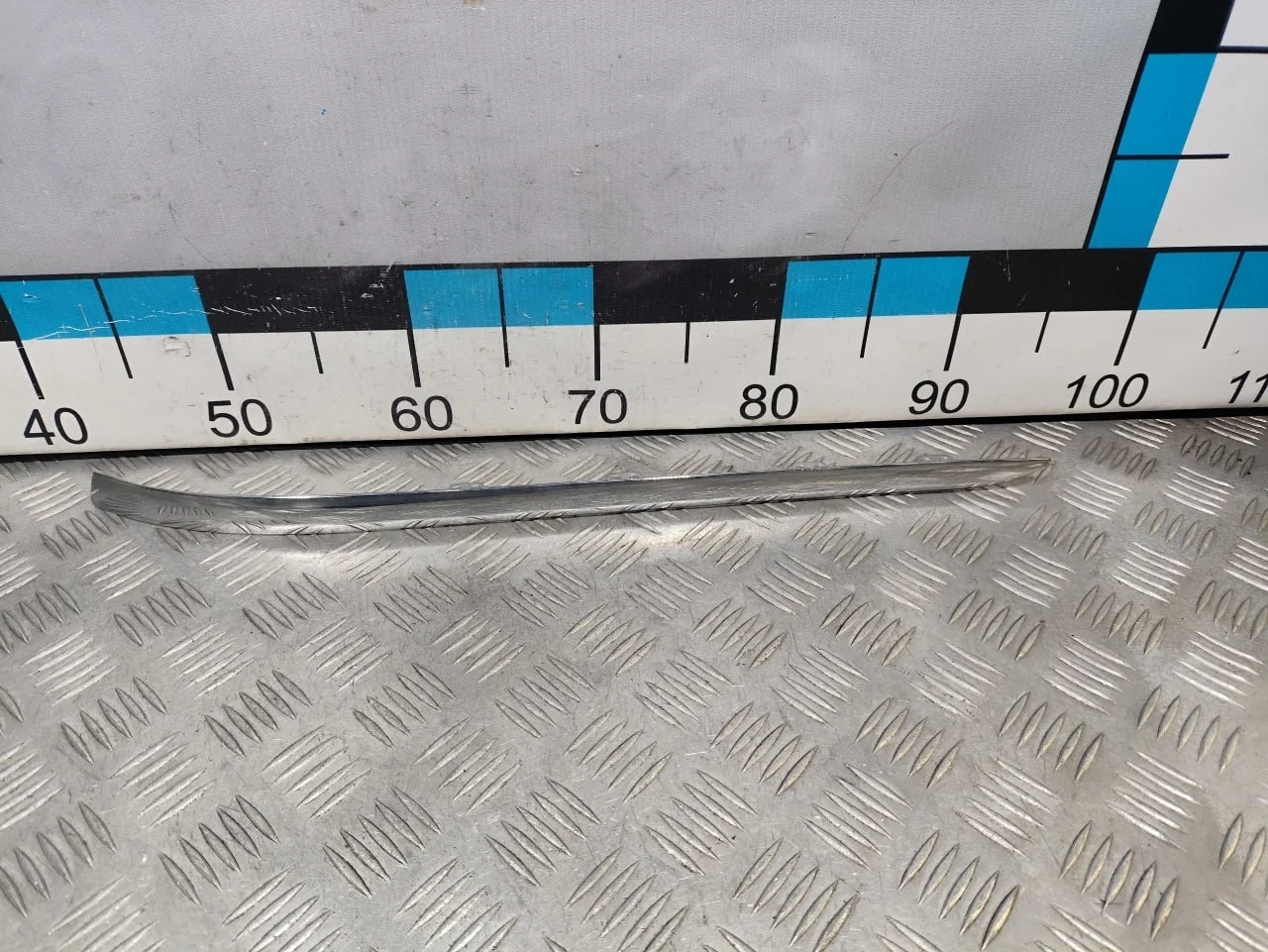 [Б/У] Молдинг заднего бампера правый G11/G12 - Дефект одного крепления [ХОРОШЕЕ] [Код: 00529578 ]