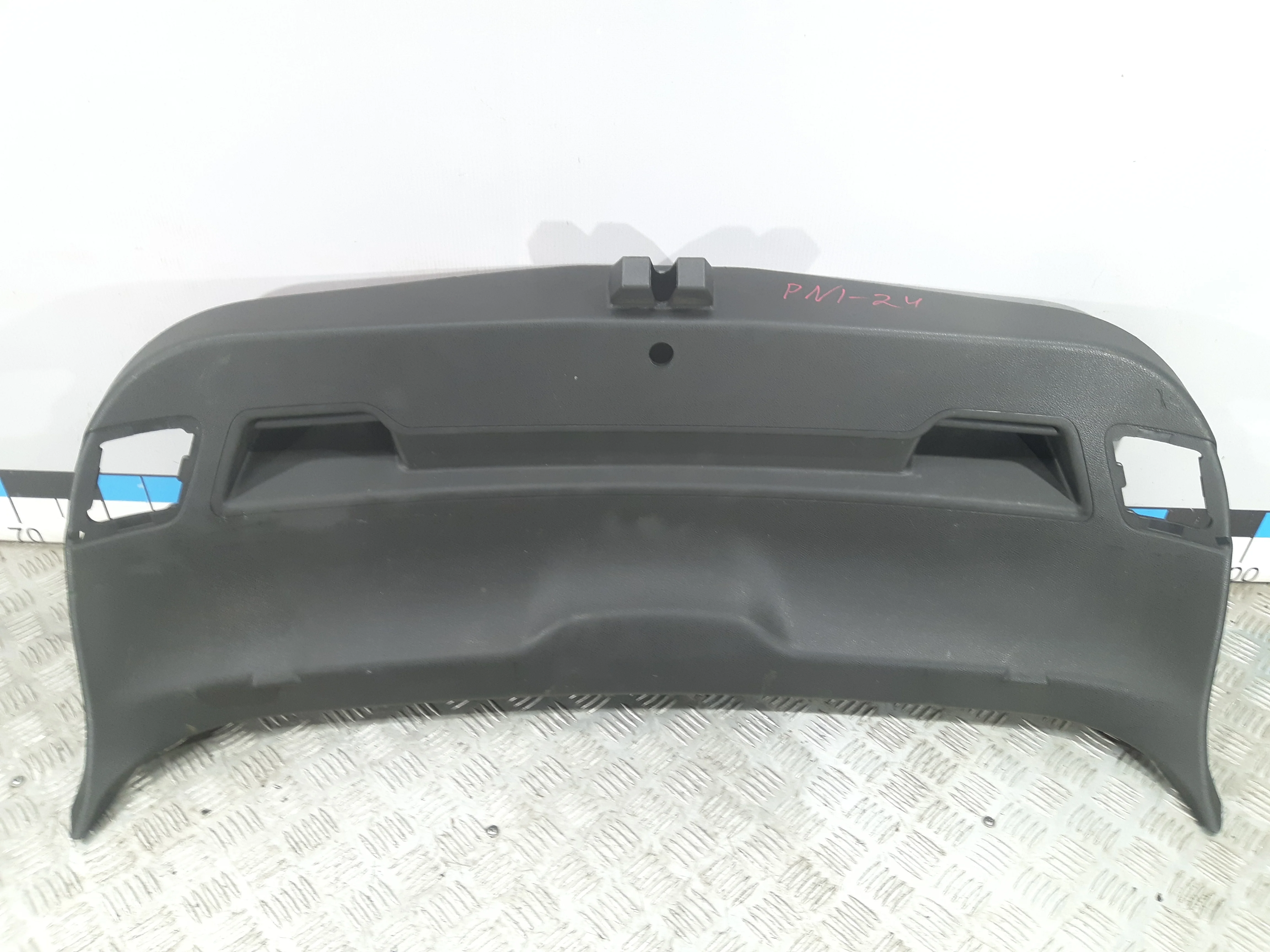 [Б/У] Обшивка двери багажника нижняя [Код: 00323563 ]