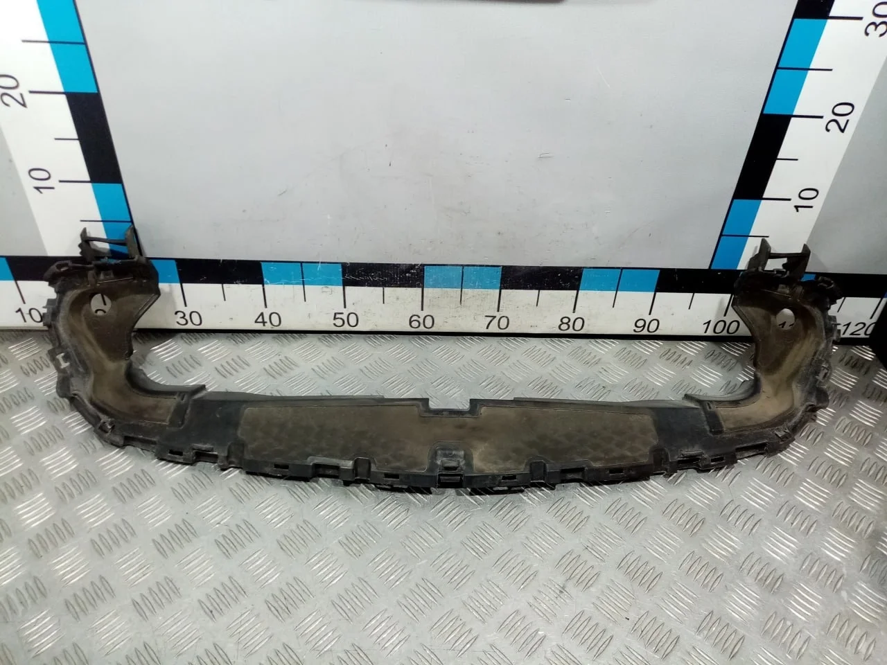 [Б/У] Воздуховод радиатора - Трещины на двух верхних фиксаторах [ХОРОШЕЕ] [Код: 00599970 ]