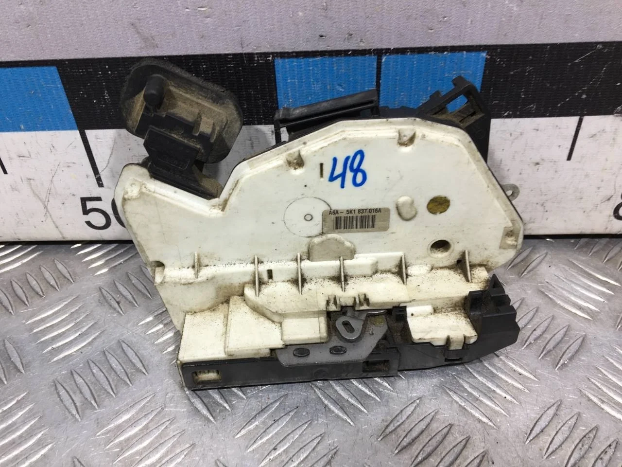 [Б/У] Замок двери передней правой [Код: 00596889 ]