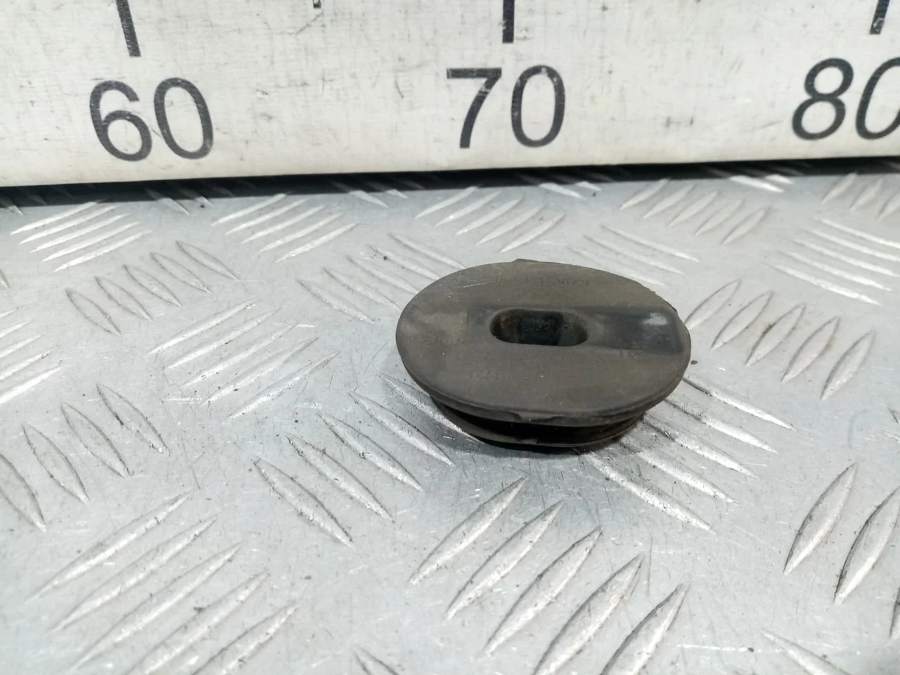 [Б/У] Кронштейн крепления радиатора нижний [Код: 00599827 ]