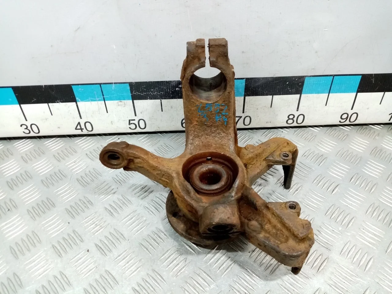 [Б/У] Поворотный кулак левый (цапфа) Fabia Polo [Код: 00600782 ]