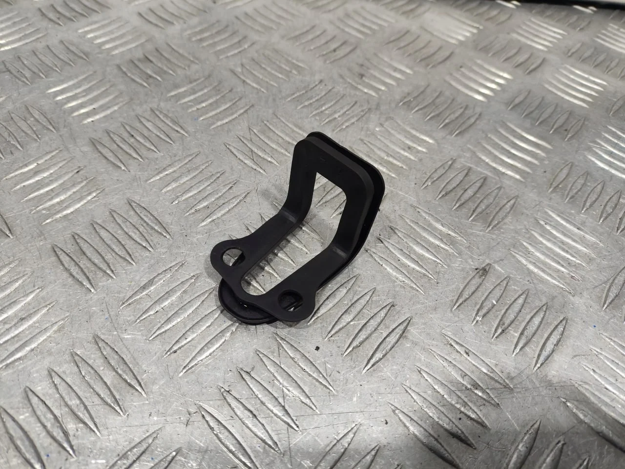 [Б/У] Пыльник замка двери Audi A8 2010-2018 [Код: 00601542 ]