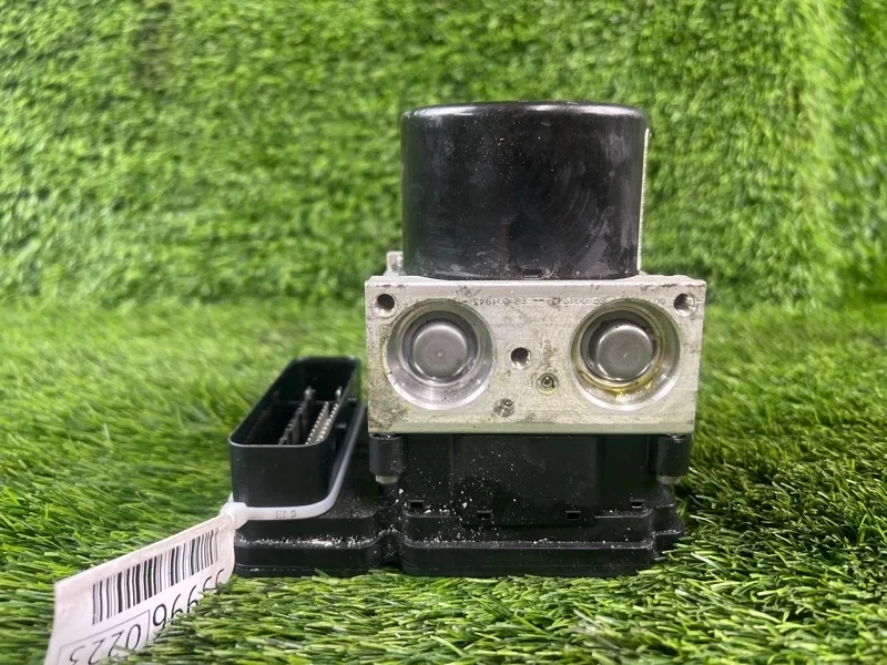 Блок ABS Ford Focus 3 2015 BV612C405AL CB8 MGDA