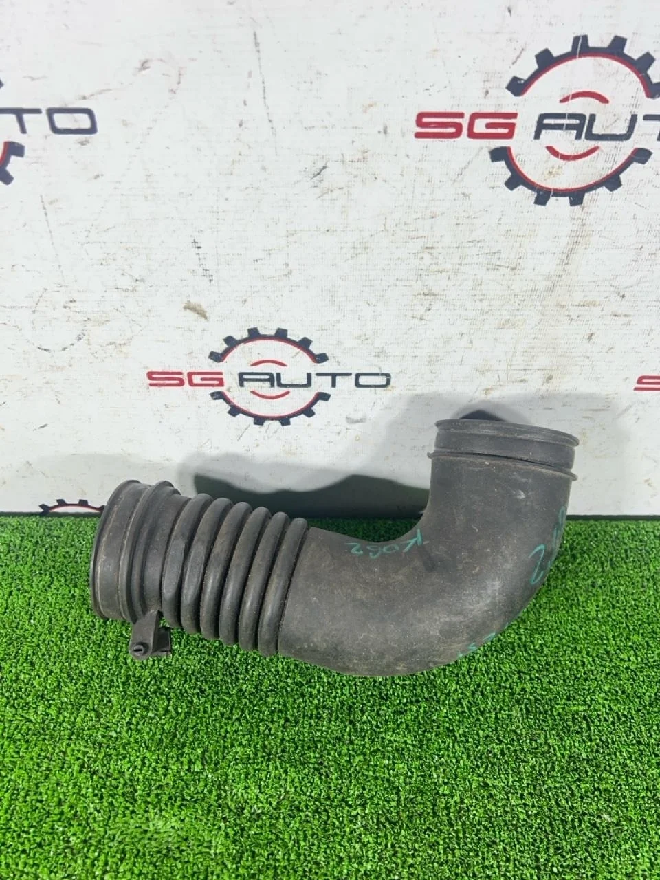 Патрубок воздушного фильтра Toyota Celica 2002 ZZT231