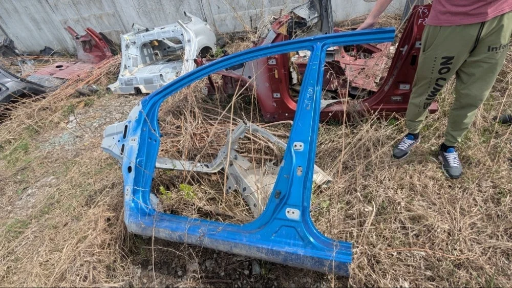 Порог кузова Nissan Note G60319U0M0 E11, левый