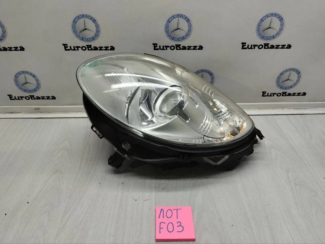 Фара передняя левая Mercedes W251