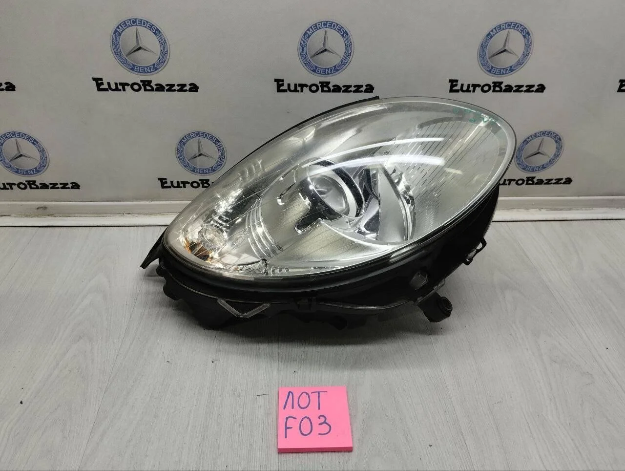 Фара передняя правая Mercedes W251