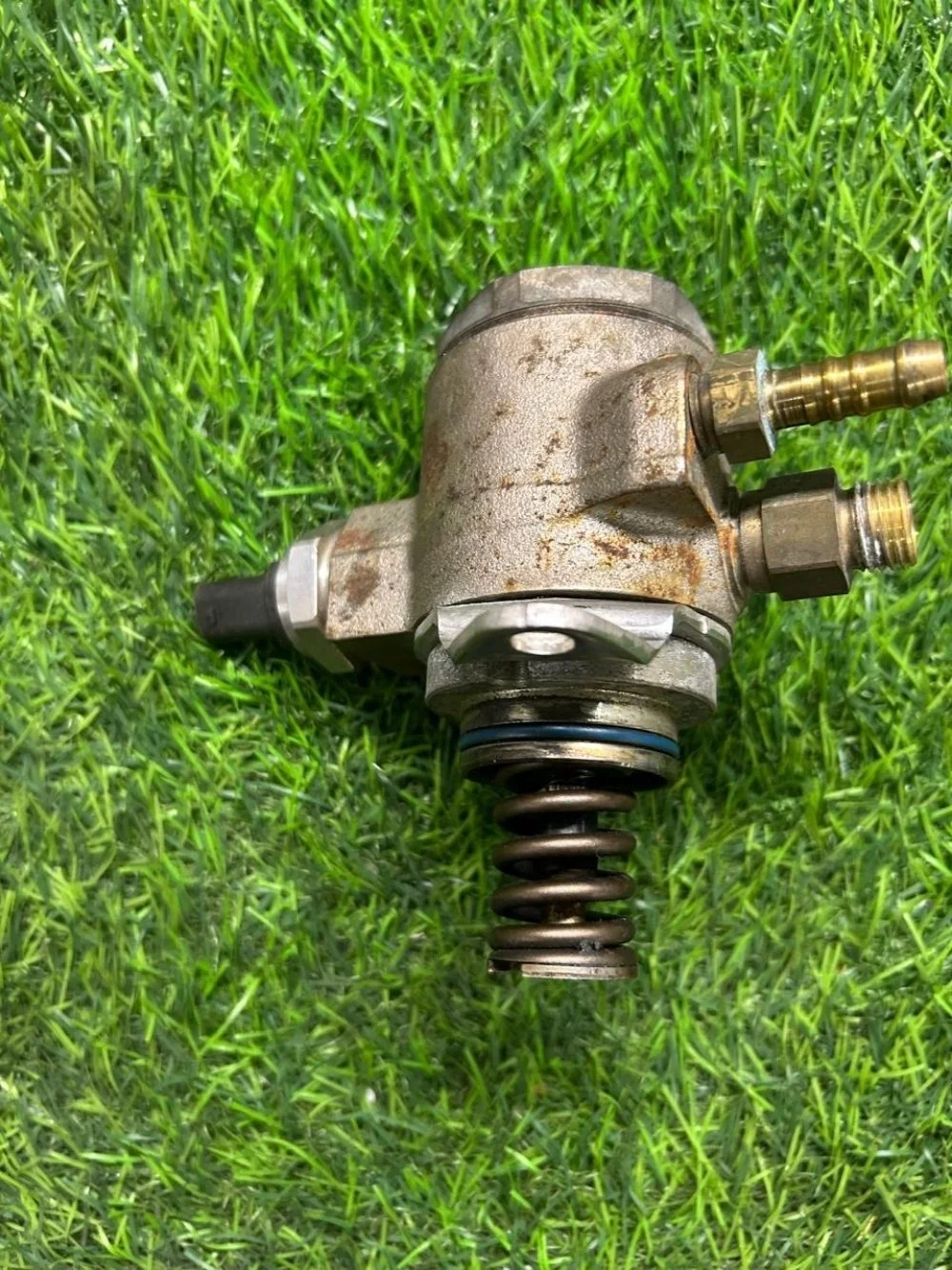 Насос (ТНВД) бензиновый Volkswagen Tiguan 1.