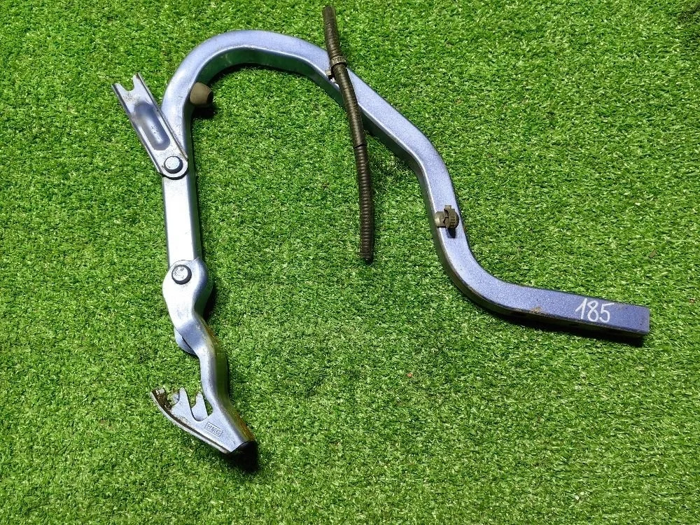 Петля крышки багажника левая Hyundai Accent