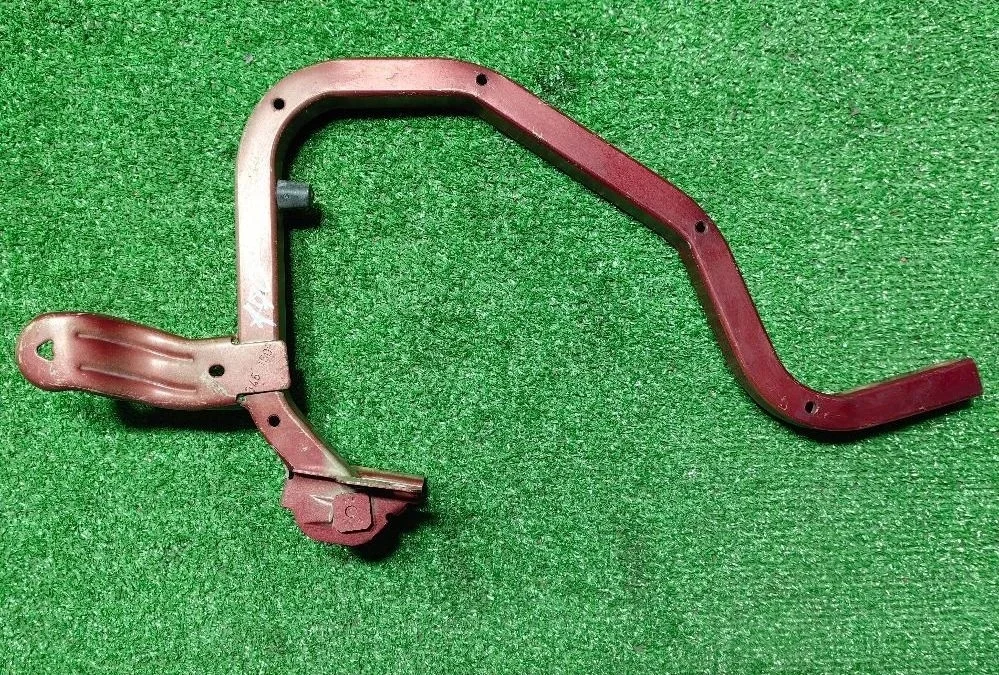 Петля крышки правая багажника Renault Logan 1