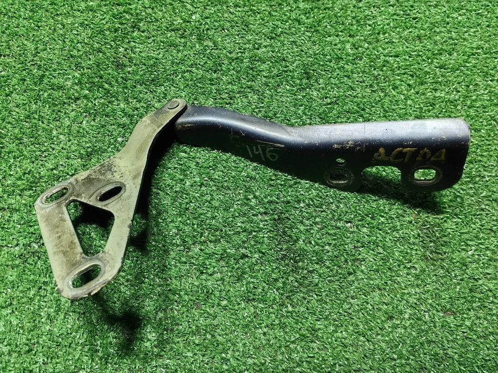 Петля капота правая Opel Astra H