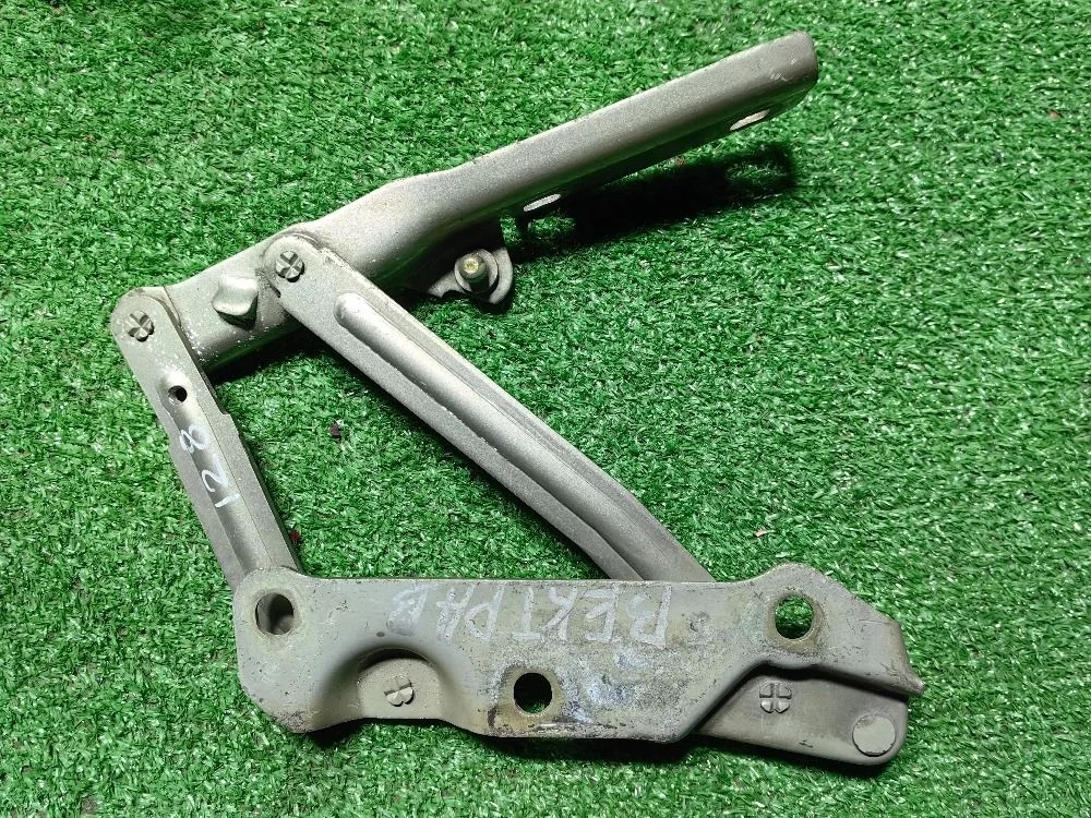 Петля крышки багажника правая Opel Vectra B