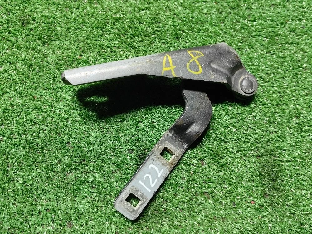 Петля капот правая Audi A8 D2