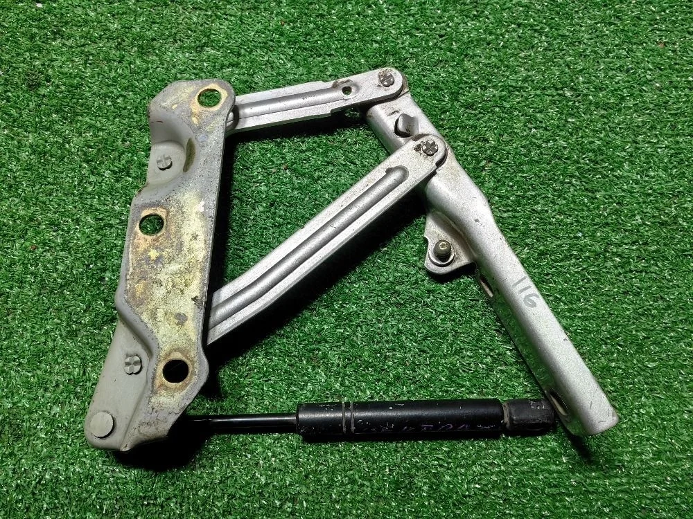 Петля крышки багажника правая Opel Vectra B