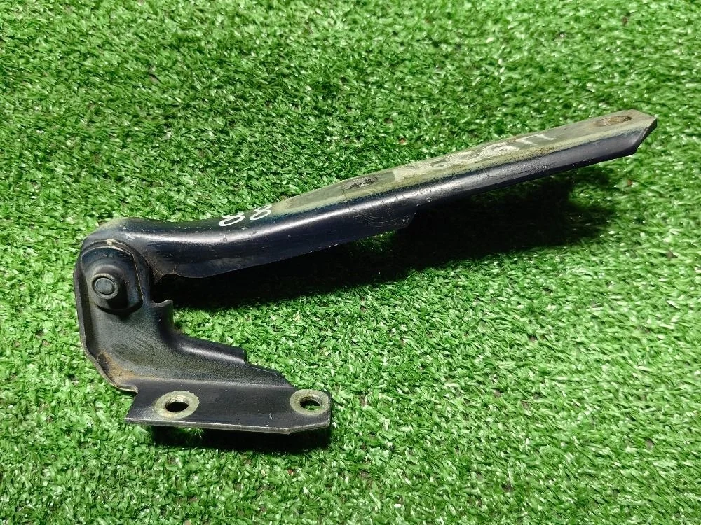 Петля капота правая Audi A6 C5