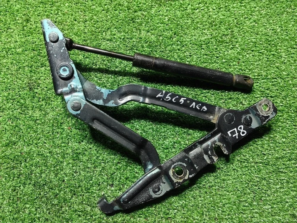 Петля багажника левая Audi A6 C5