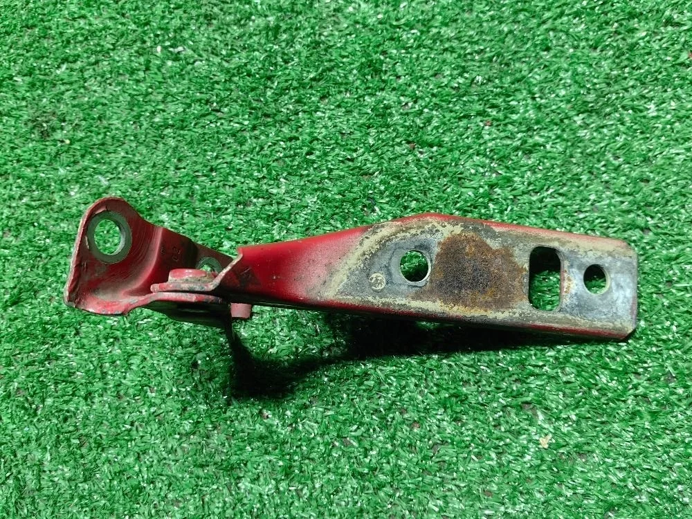 Петля капота правая Volkswagen Golf Mk4