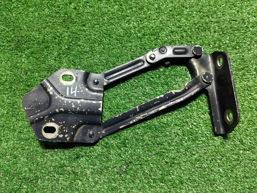 Петля капота левая  Volkswagen Caddy