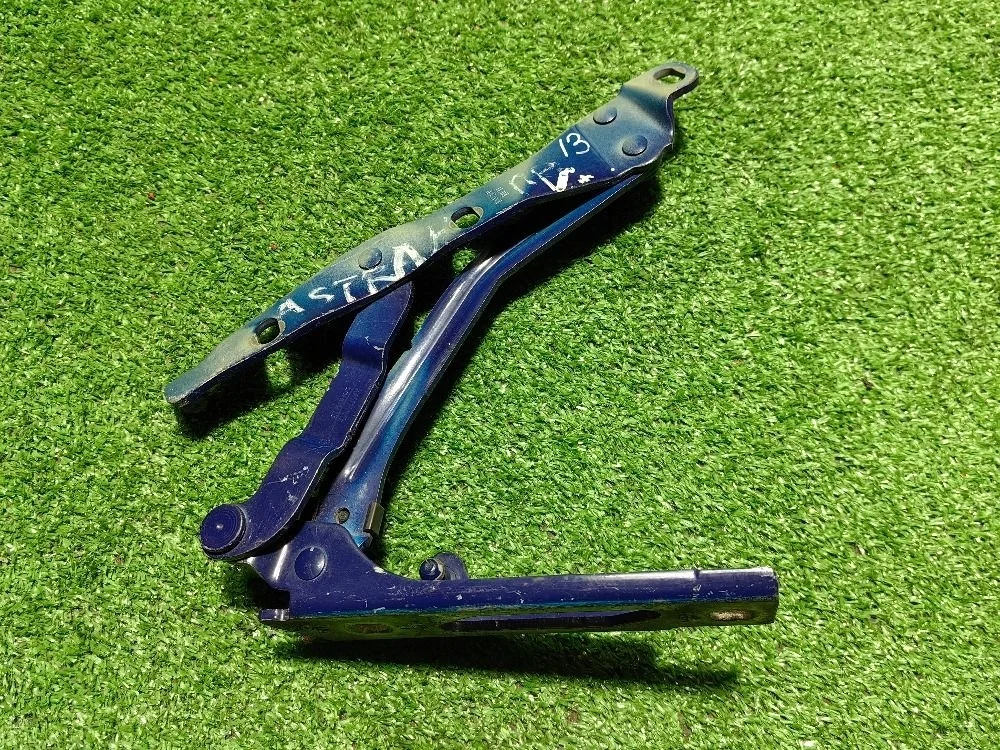 Петля крышки багажника правая Opel Astra H