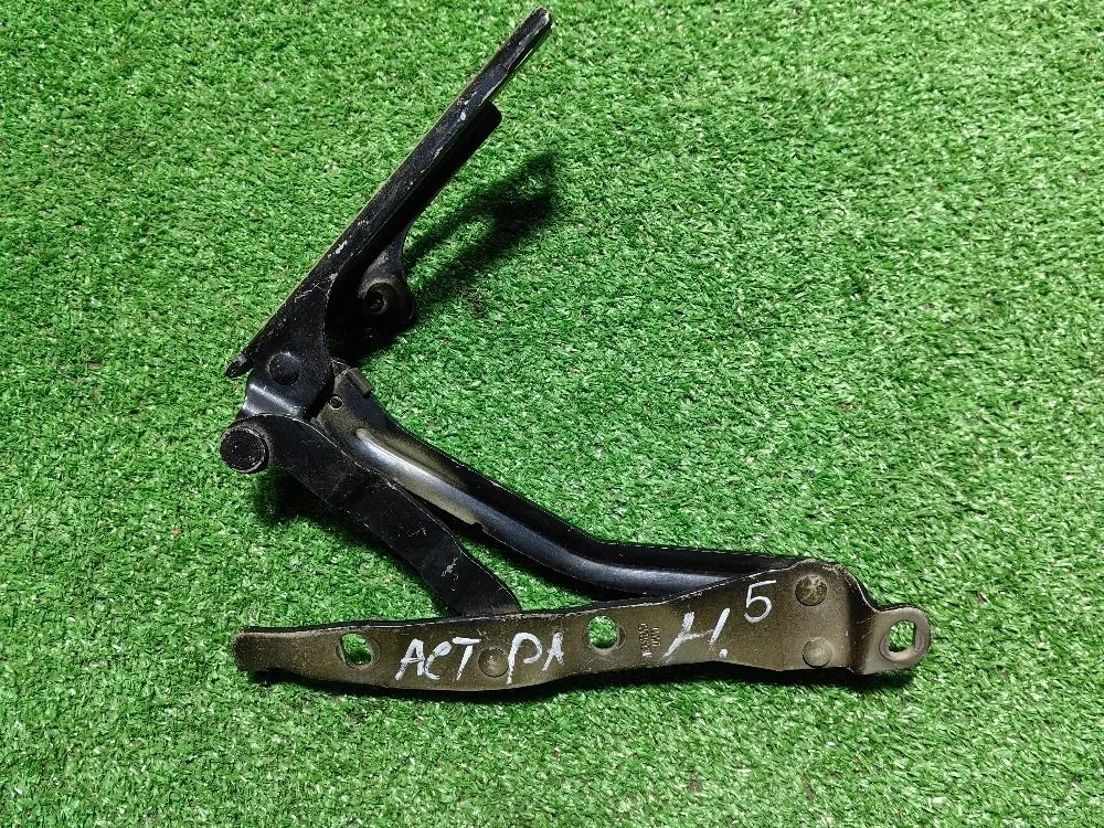 Петля багажника левая Opel Astra H