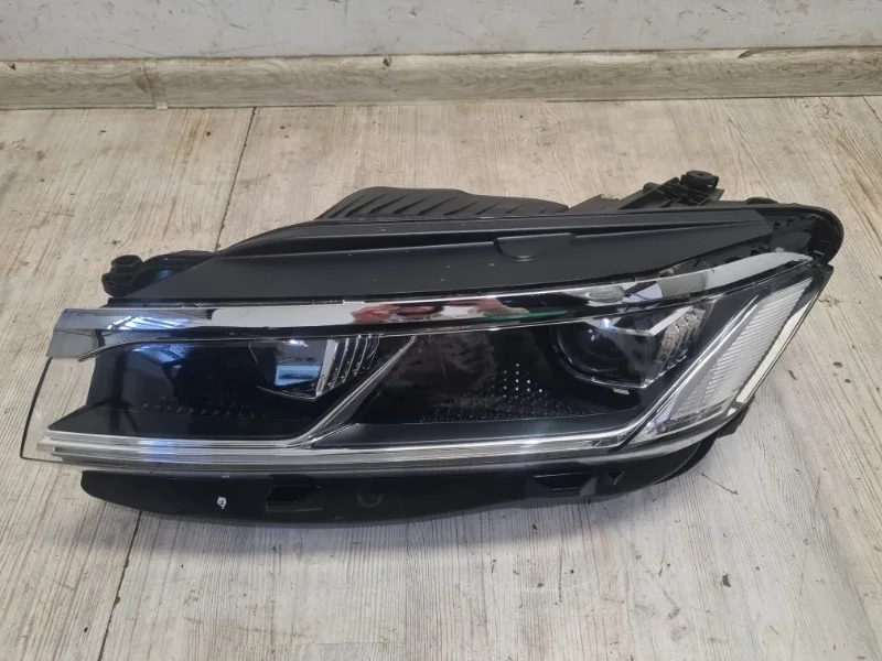 Фара VW Touareg 3 2019- CR7