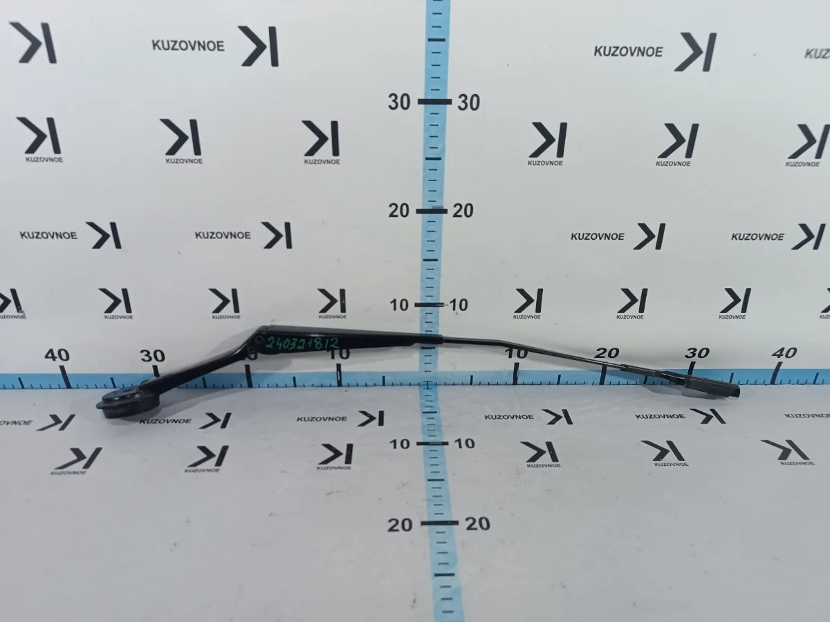 Поводок стеклоочистителя (дворник) Ford Focus 2012 CB8