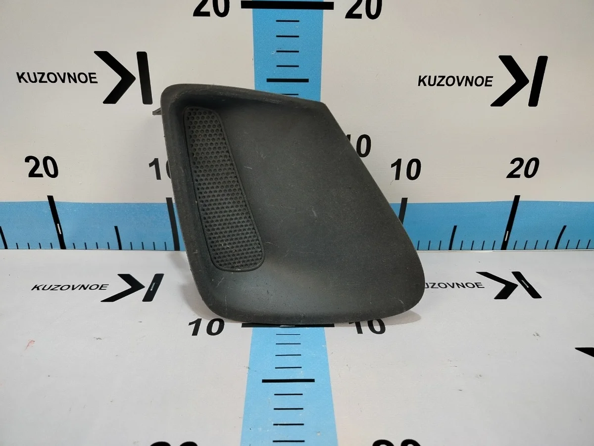 Заглушка в бампер Toyota Corolla E150