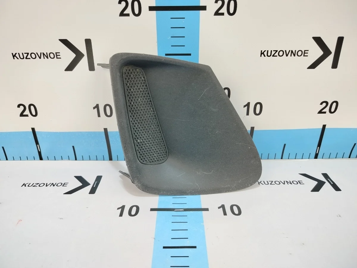 Заглушка в бампер Toyota Corolla E150