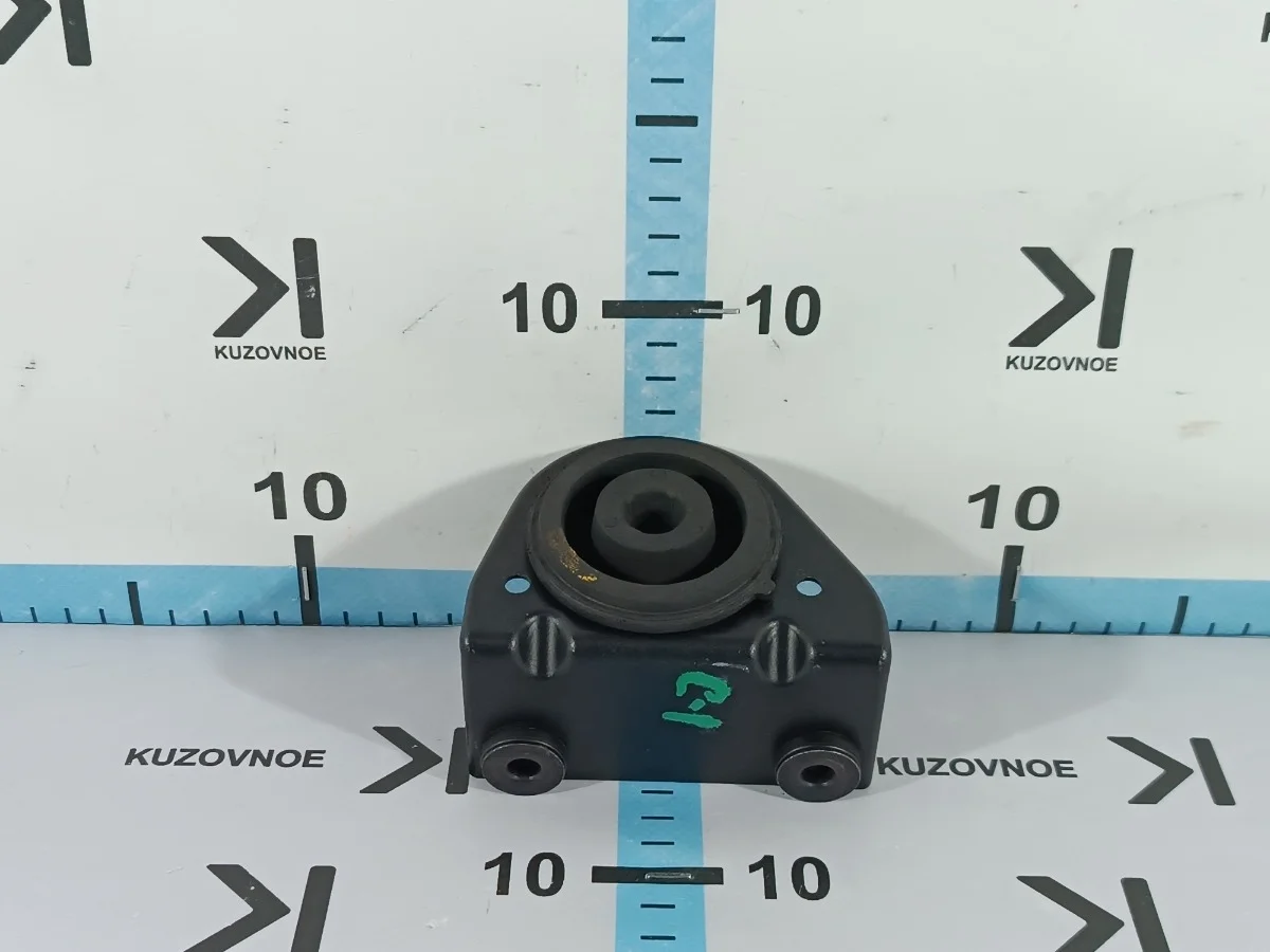 Кронштейн радиатора Hyundai Staria 2023 US4