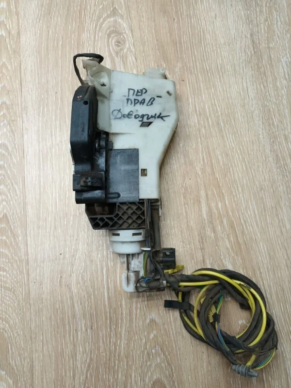 Замок боковой двери с доводчиком Mercedes W220