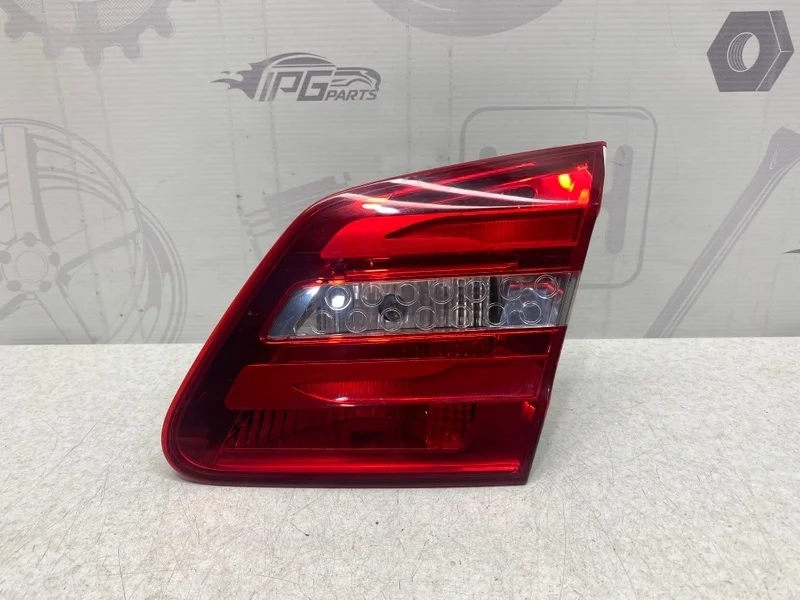 Фонарь задний правый крышку багажника Mercedes-benz 2013 W246