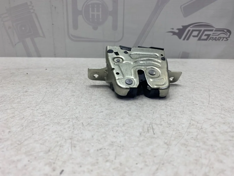 Замок крышки багажника Mercedes-benz 2016 W246