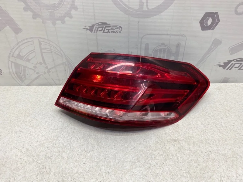 Фонарь задний правый крыло Mercedes-benz 2013 W212