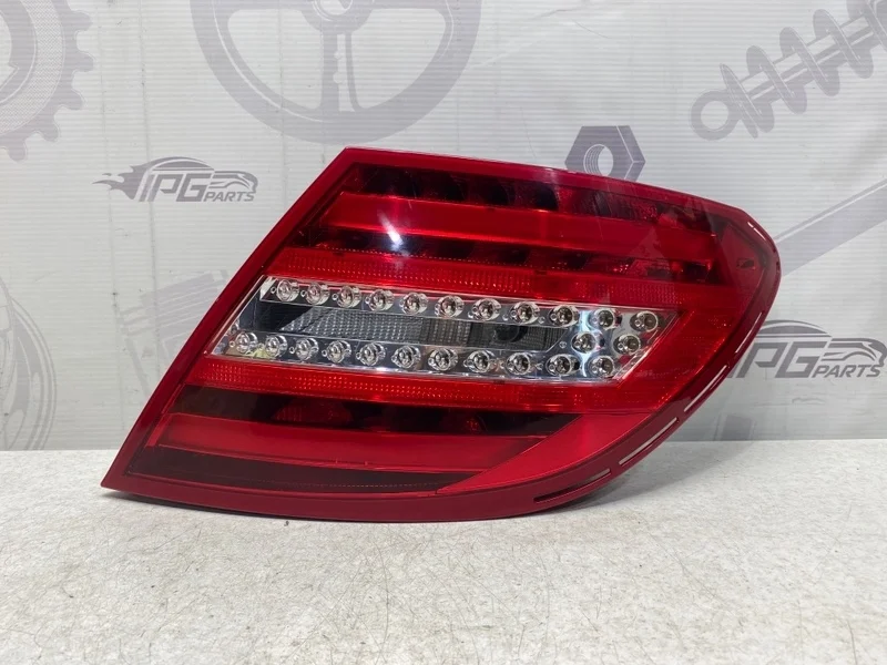 Фонарь задний правый Mercedes-benz 2012 C204