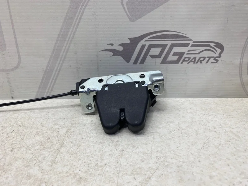 Замок крышки багажника Mercedes-benz 2013 W212