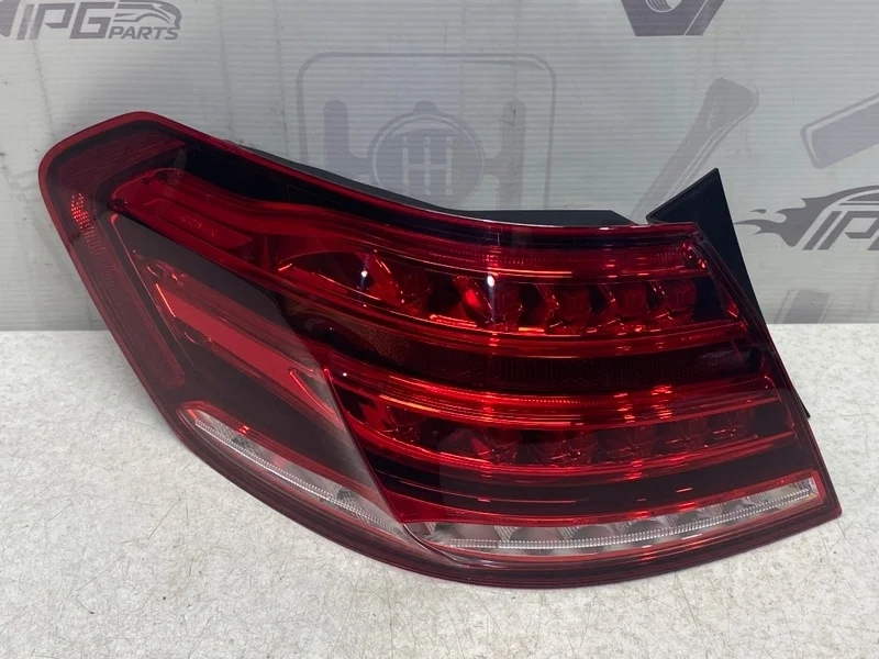 Фонарь задний левый крыло Mercedes-benz 2014 W212