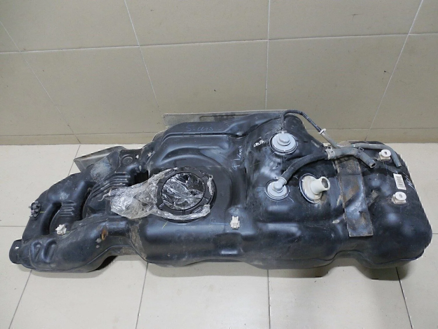 Бак топливный Hi Lux 2015>